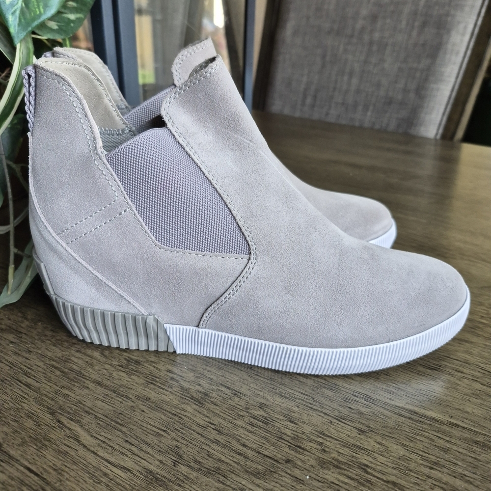 Sorel Gray Slip-On Sneakers with Elastic Panels - Picture 3 of 11